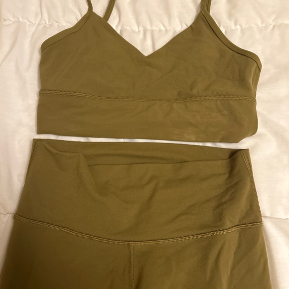 Aritzia Activewear Set – Size M - Picture 2 of 2